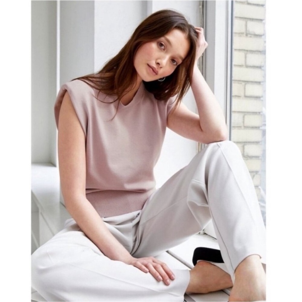 Aritzia sculp knit padded  Muscle Tee size M